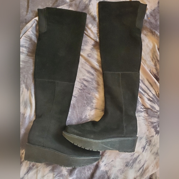 Over the knee suade boots - Picture 6 of 11